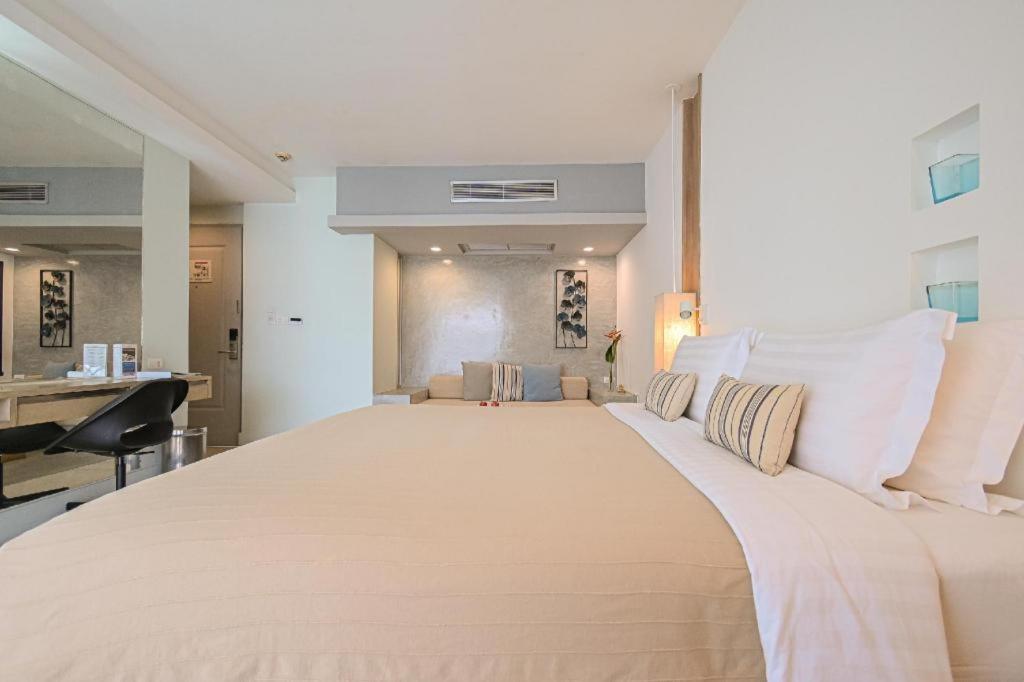 Hotel Ramada By Wyndham Phuket Southsea Karon Zewnętrze zdjęcie
